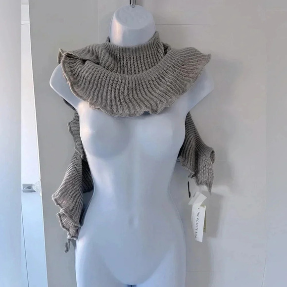 BNWT CollectionEighteen/ Ruffled knit scarf/  84”long - Picture 5 of 12